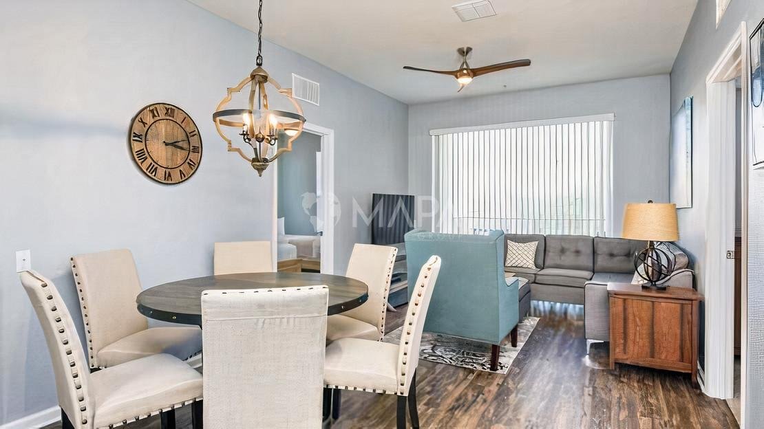 deluxe-living-room-2-1-wide_auto_x2_colored_toned