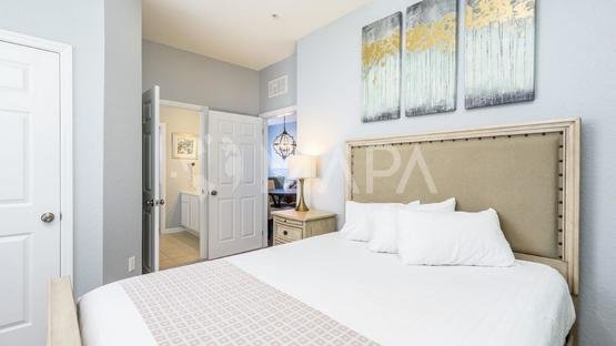 deluxe-queen-room-2-wide